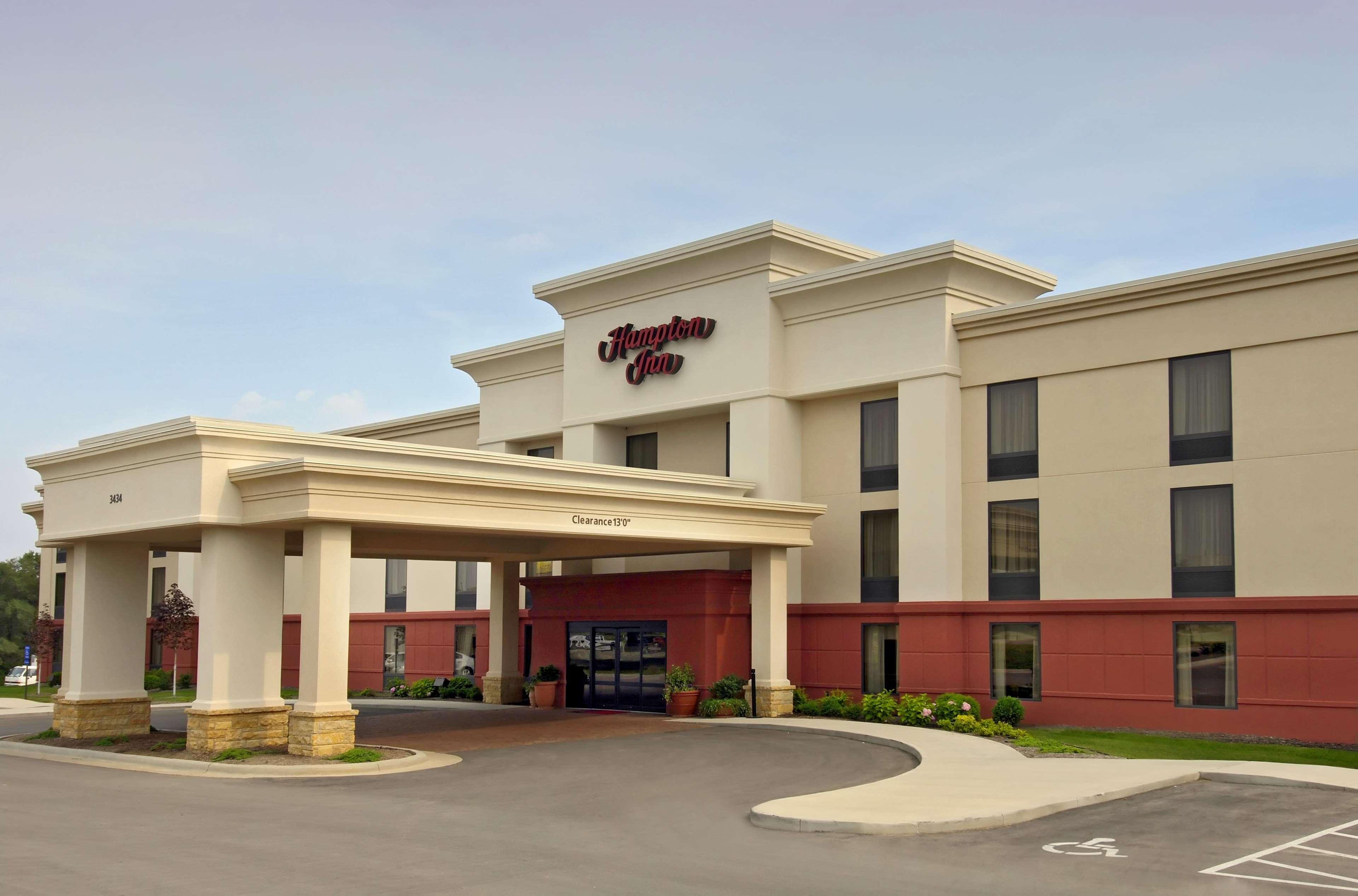 Hampton Inn Dubuque Exterior foto