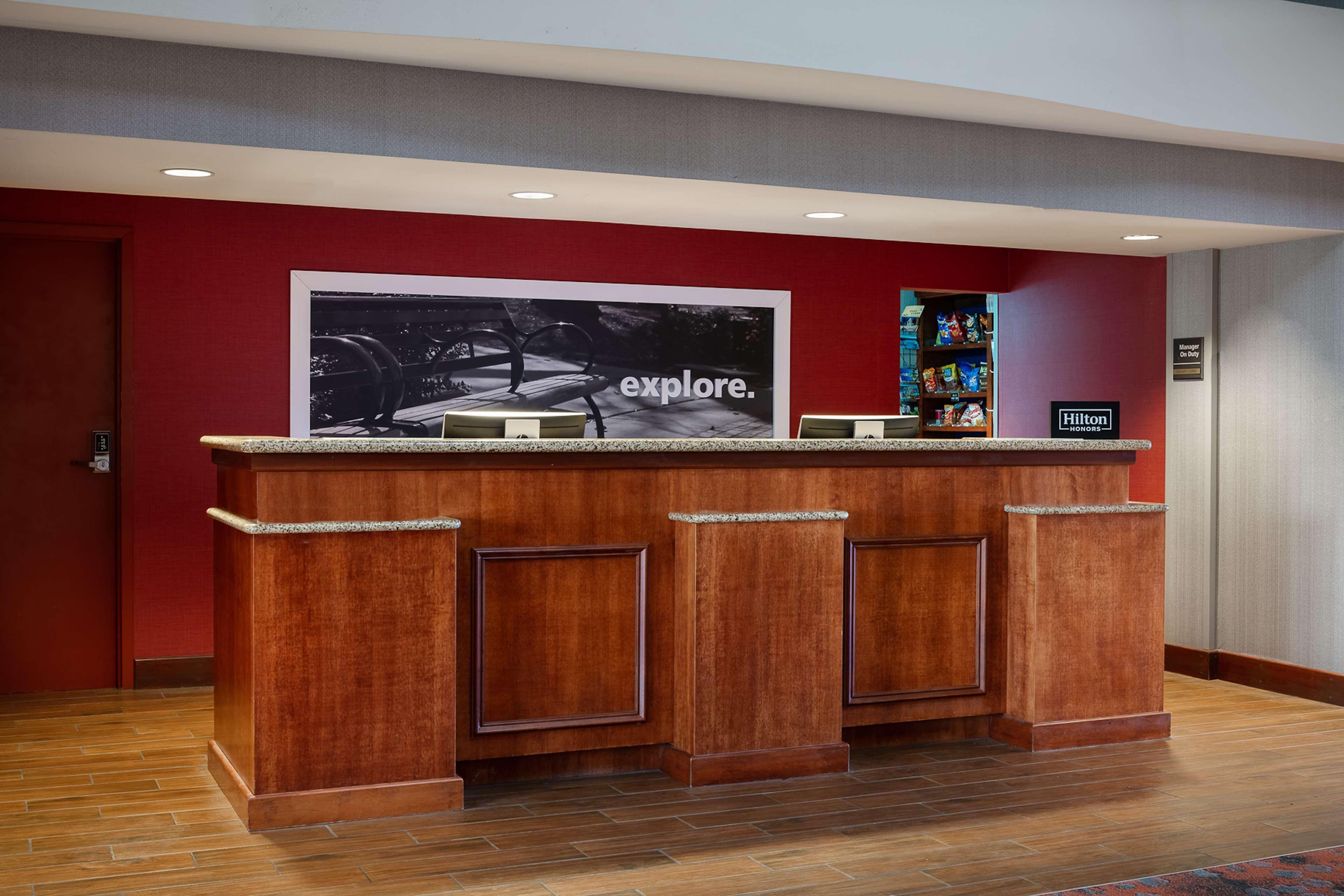 Hampton Inn Dubuque Exterior foto